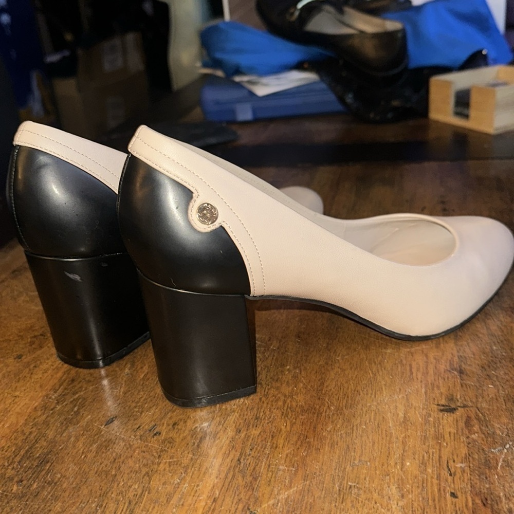 Tommy Hilfiger leather block heel shoes. EUC size 10 - Picture 2 of 10